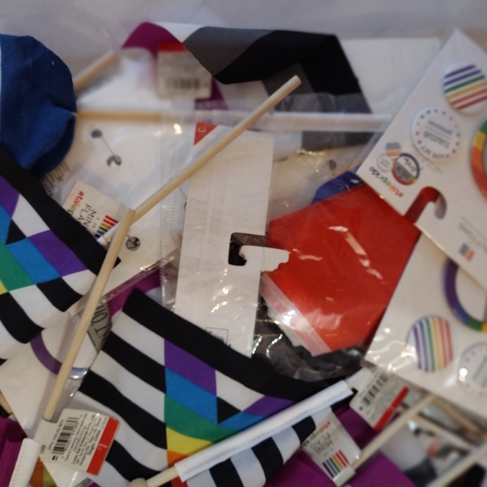 Pride bundle! Celebrate Party Mini flags Buttons Rainbow 🌈 - Picture 8 of 8